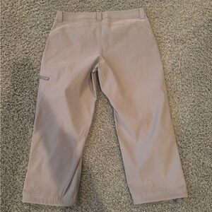 Eddie Bauer Womans Cargo Pants in olive green